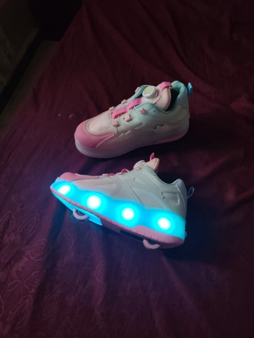Chaussure roulant avec LED