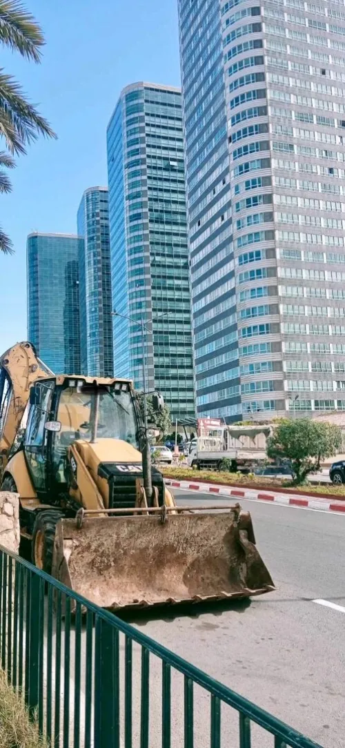 caterpillar 422F 2013