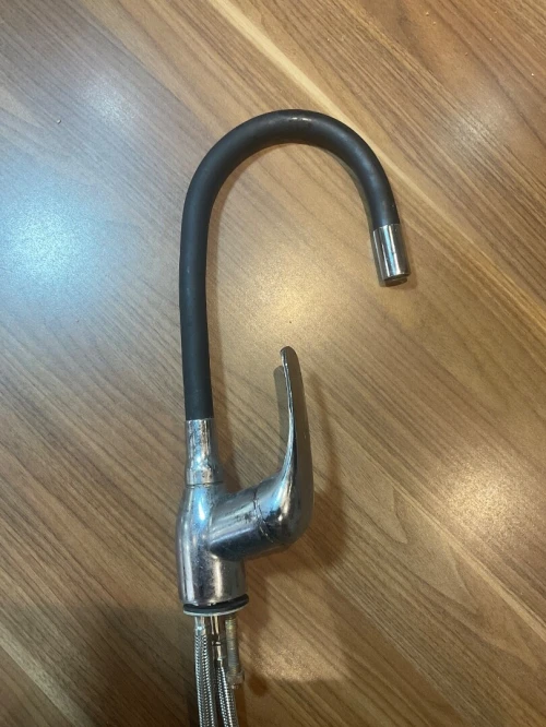 Ensemble :lavabo,miroir salle de bain, robinet cuisine noir Très bon état