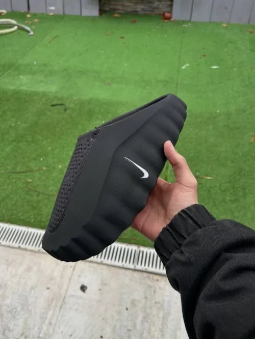 Nike Mind 001خطوة واحدة كفيلة تبدل يومك كامل.