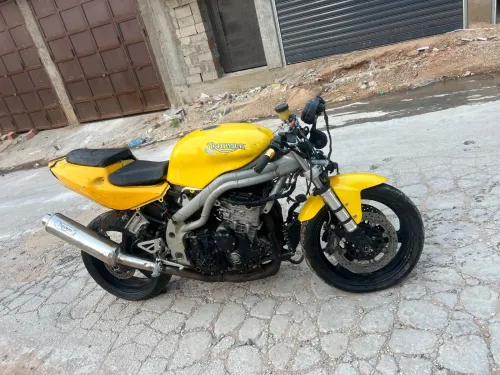 Tiurmph + yamaha Yamaha 2006