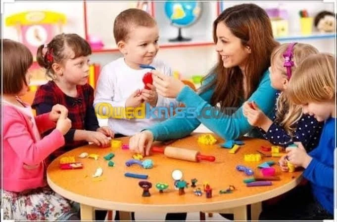 مربية أطفال
