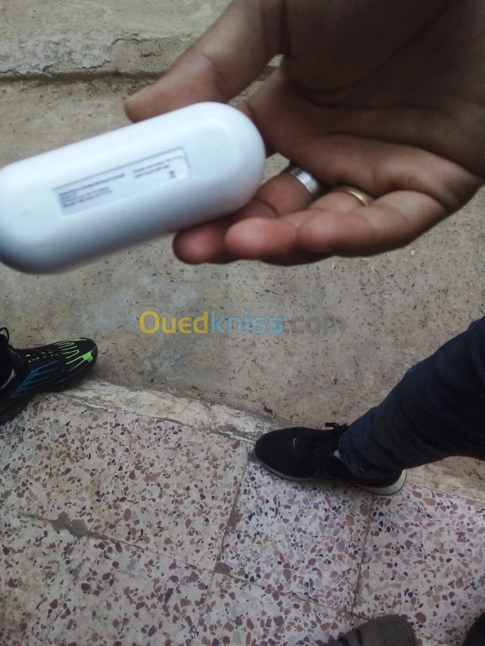 wireless bluetooth earbuds