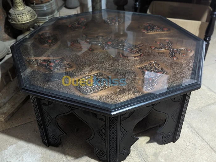 Table basse cuivre repoussé