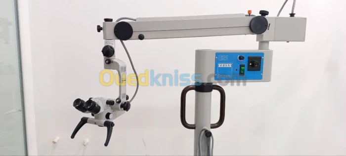 Microscope chirurgical Carl Zeiss OPMI 111