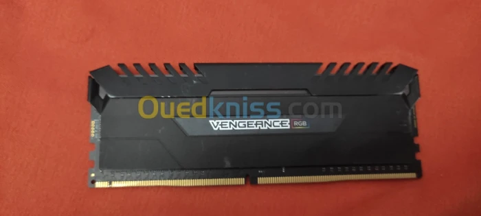 RAM VENGEANCE RGB DDR4 16GB