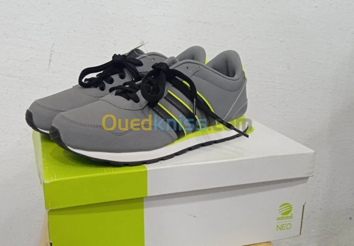 ADIDAS V JOG K ORIGINAL  POINTURE 40 livraison 58 wilayas