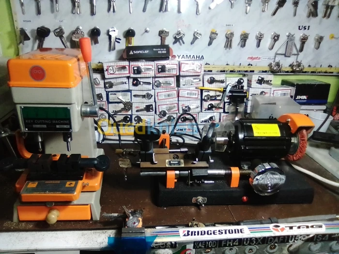 PRESSE IMMATRICULATION MACHINE CLE