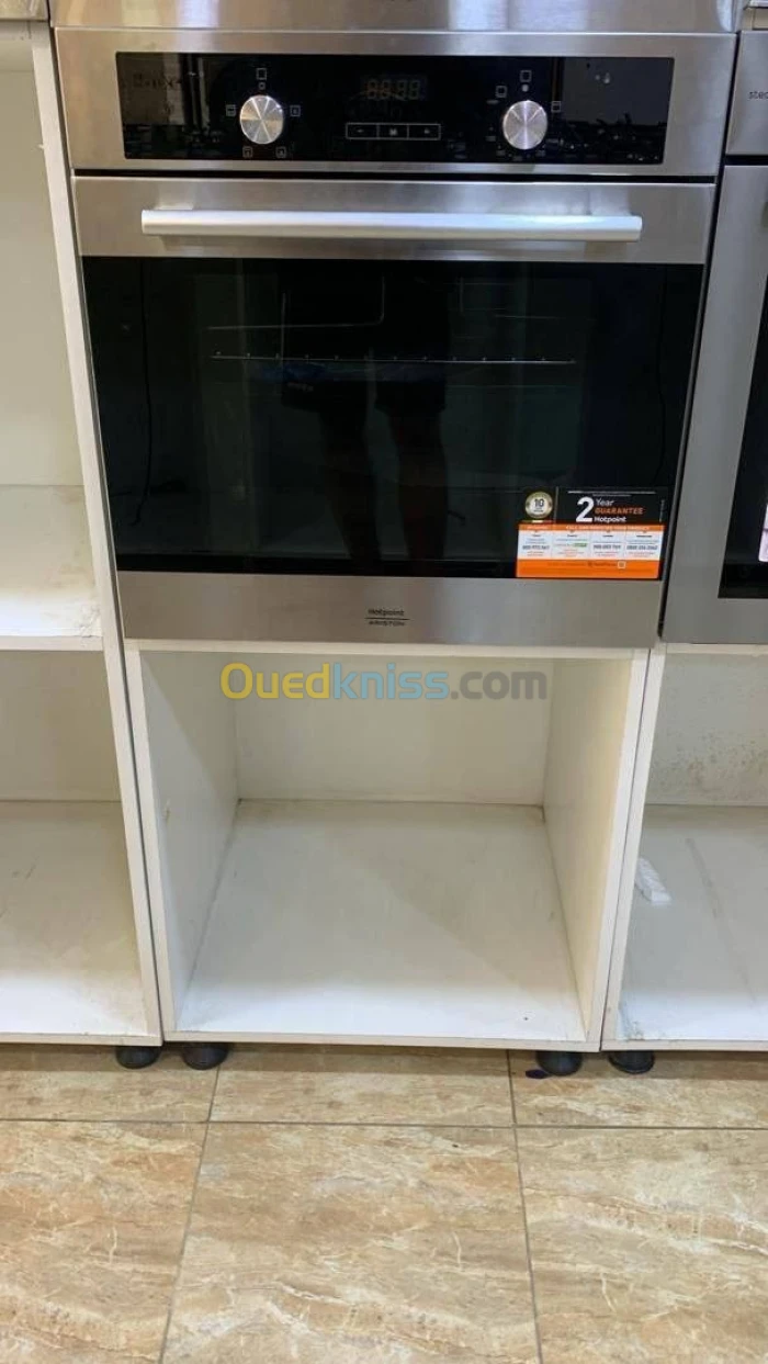 Four encastrable Ariston