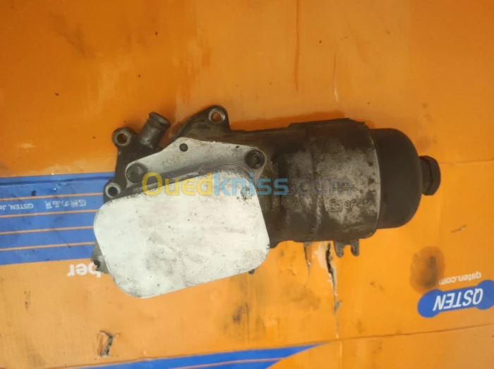 Porte filtre avec refroidisseur et cache culbuteur renifleur 1.6 Hdi double arbre à cames