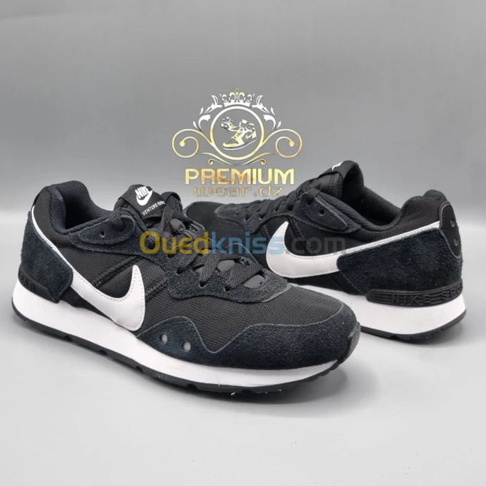 NIKE VENTURE RUNNER