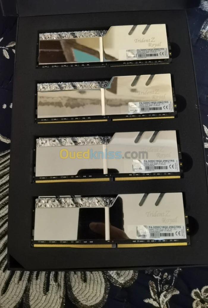 G Skill TridentZ Royal DDR4/3200 64 . 32GB CL16-18-18