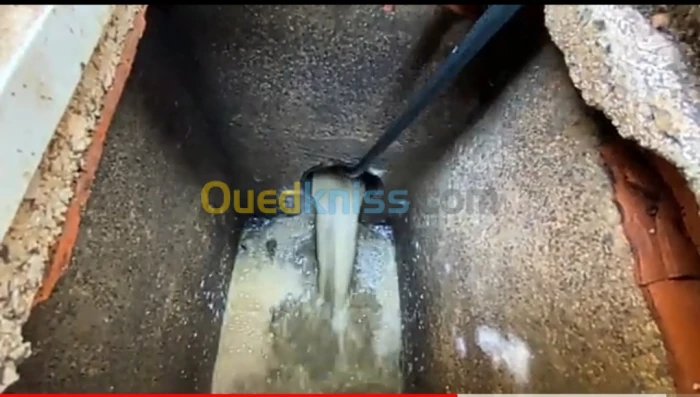 تنظيف قنوات الصرف الصحي والبالوعات