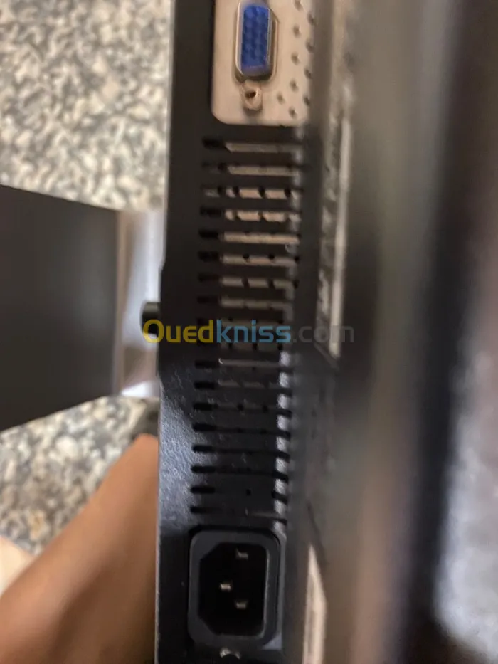 ECRAN DELL ORIGINAL 17 POUCES VGA DP USB LIVRAISON DISPONIBLE 58 WILAYAS