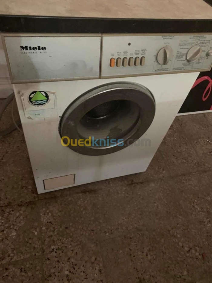Machine à laver pour pièces