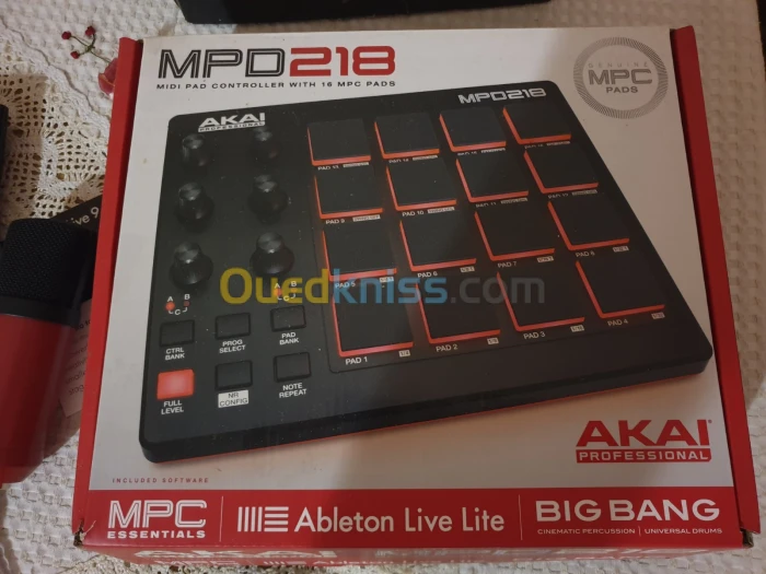 AKAI MPD218 mini pad controller