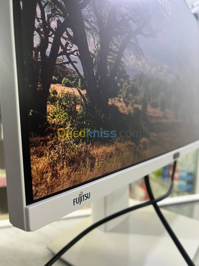 Moniteur FUJITSU P27-8 TE Pro ( 2.5K ) / 27 pouces / résolution 2560 x 1440 (Wide) / 16:9 ( QHD )