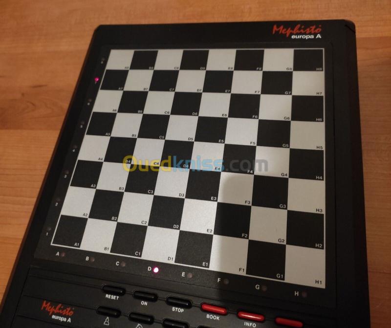  mephisto europa A jeu d'echec electronique (école des échecs)