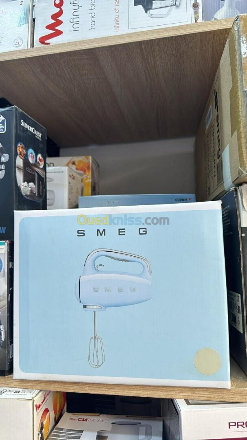 Batteur Smeg Électrique Beige 9 Niveaux de Vitesse Fonction Turbo 250W