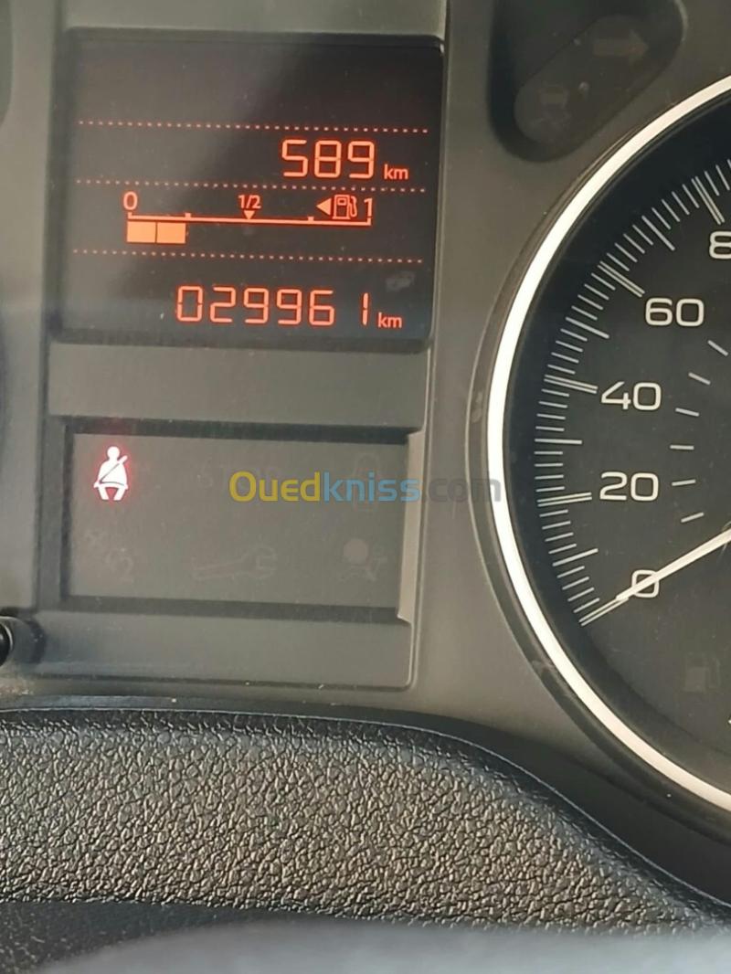 Peugeot 301 2022 Allure 5