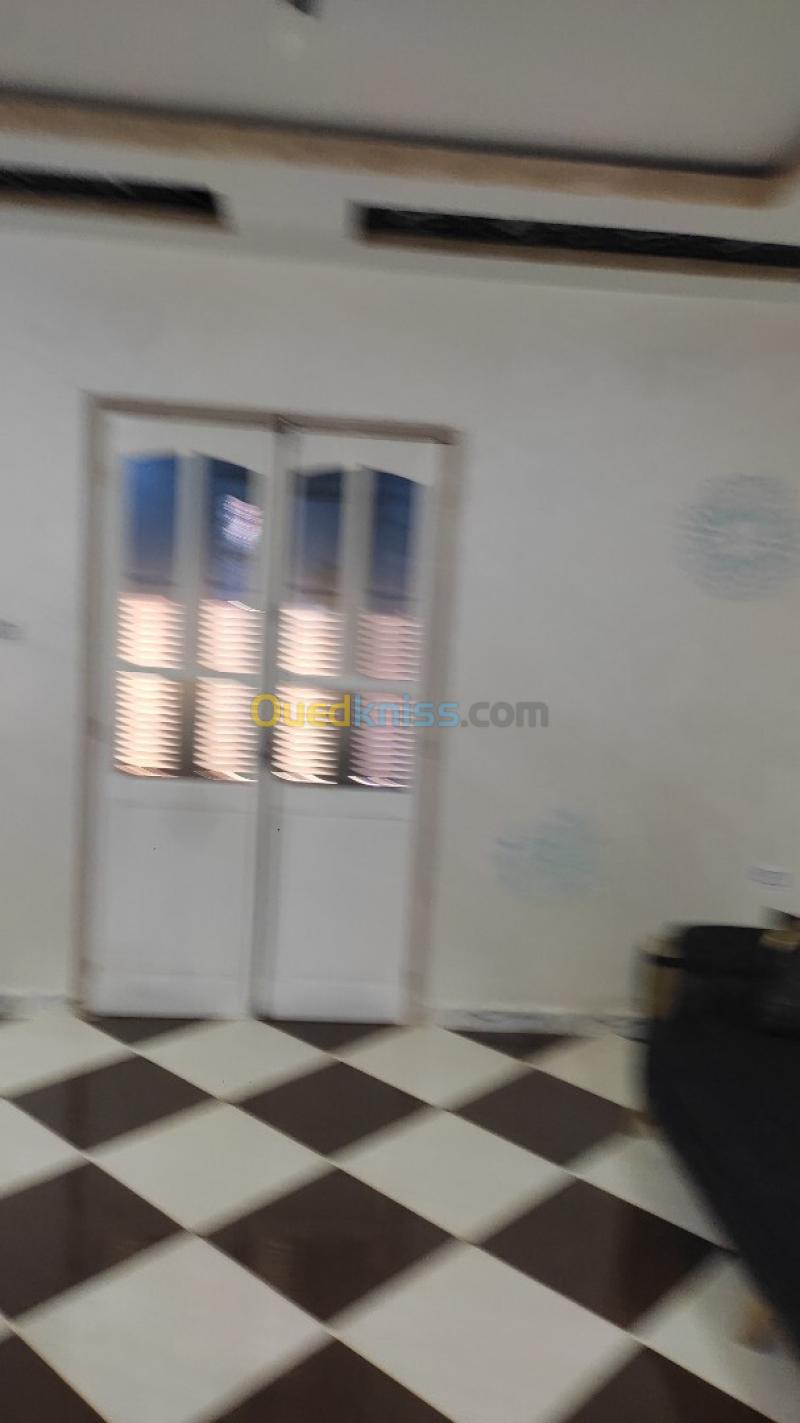 Location Appartement Niveau de villa F3 Skikda Collo 10