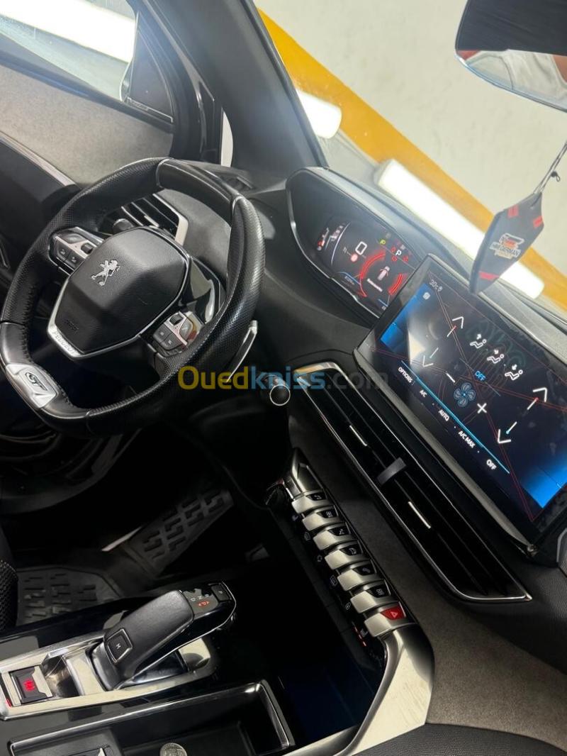 Peugeot 5008 2023 GT 15