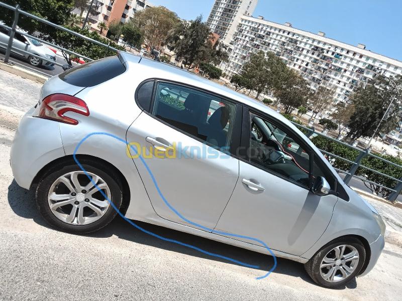 Peugeot 208 2012 Allure 2