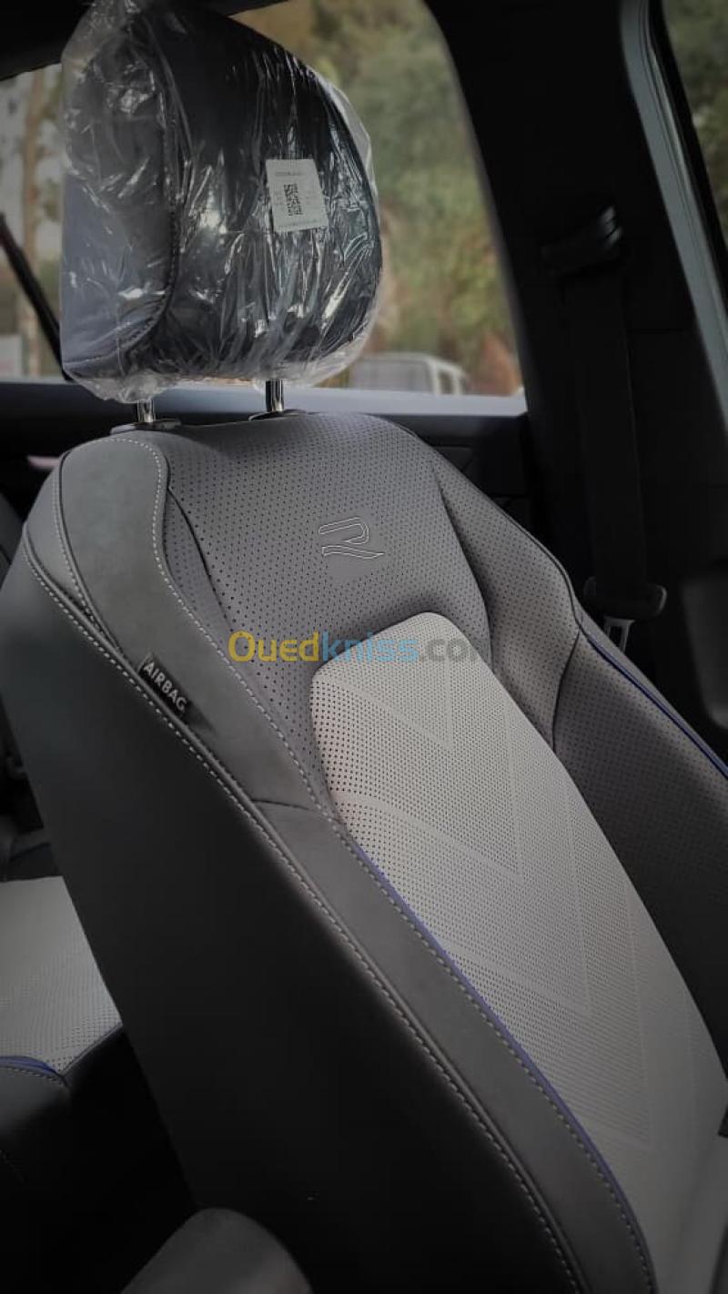 Volkswagen Golf 8.5 2025  9
