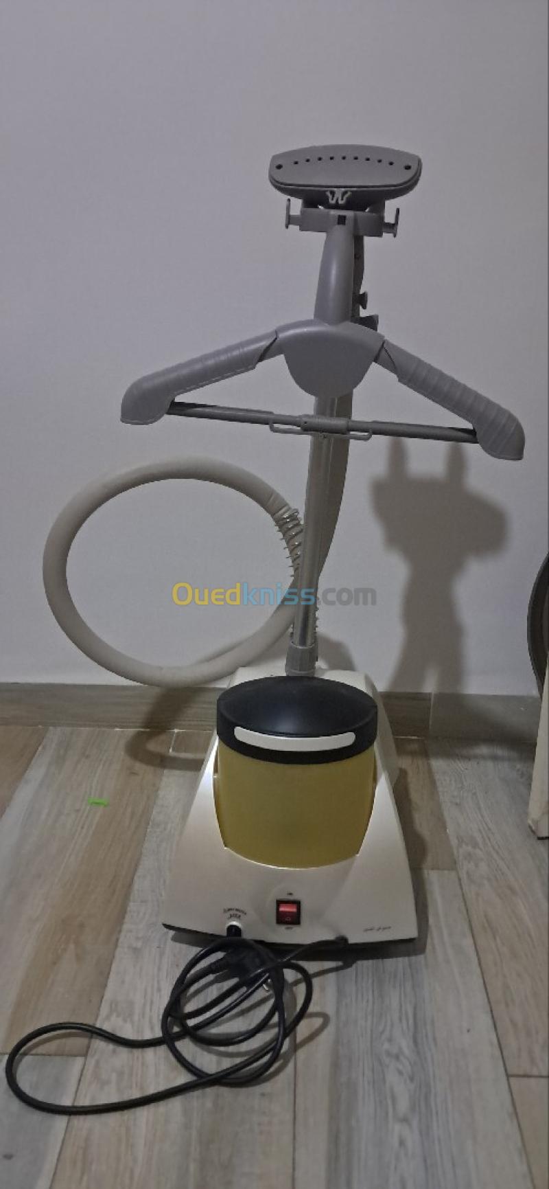 Défroisseur vapeur vertical