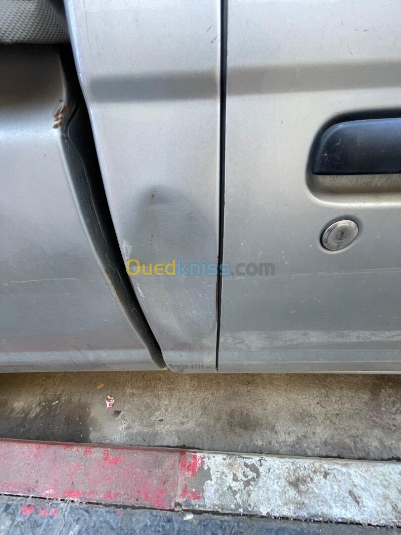 Nissan Pickup 2010 Pickup 6