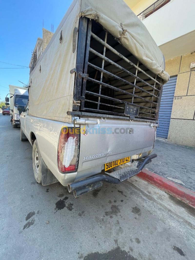 Nissan Pickup 2010 Pickup 3