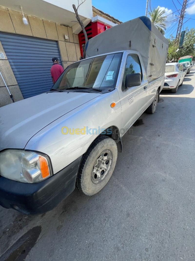 Nissan Pickup 2010 Pickup 6