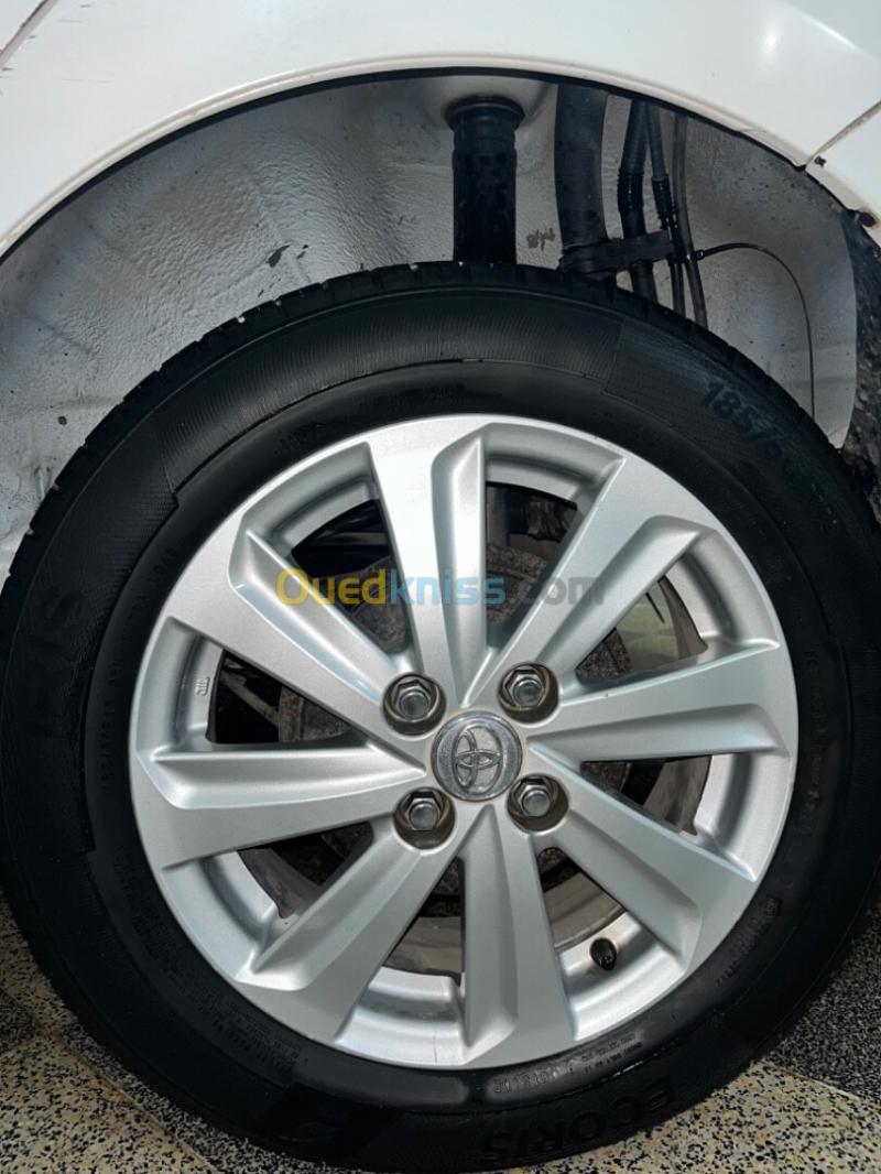 Toyota Yaris 2015 Yaris 10