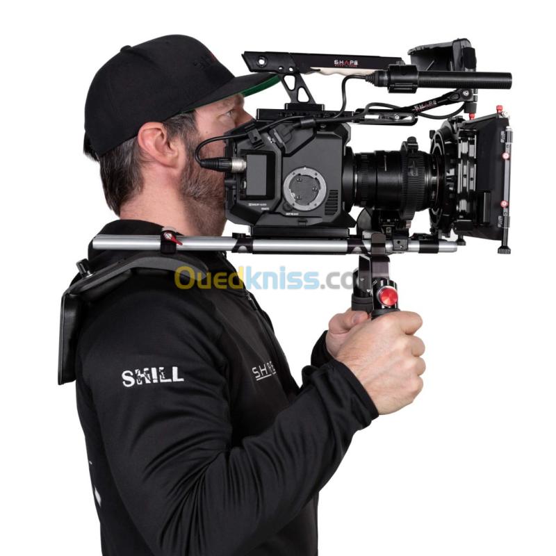 CAMERA PROFESSIONNELLE PANASONIC EVA1 CAPTEUR SUPER 35mm 5.7K 5720 X 3016 VIDEO 4K DE QUALITE CINEMA 8