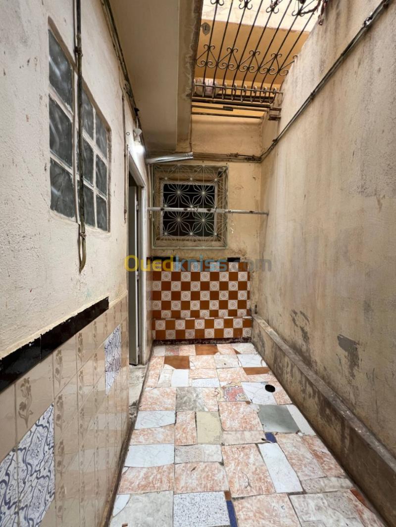 Location Appartement Niveau de villa F2 Oran Oran 12