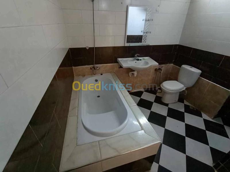 Location Appartement Niveau de villa F4 Oran Oran 16