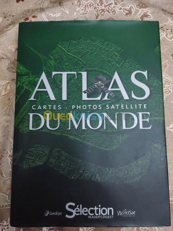  2 Livres d'astronomie et un atlas du monde
