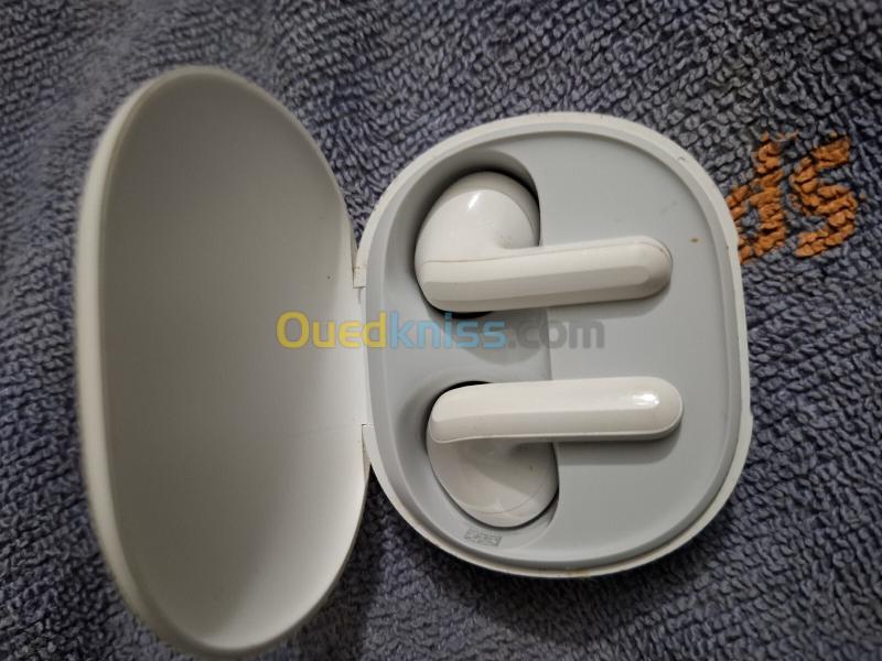 Oreillettes Airpods et plusieurs types de marques cabats (européen).... 10