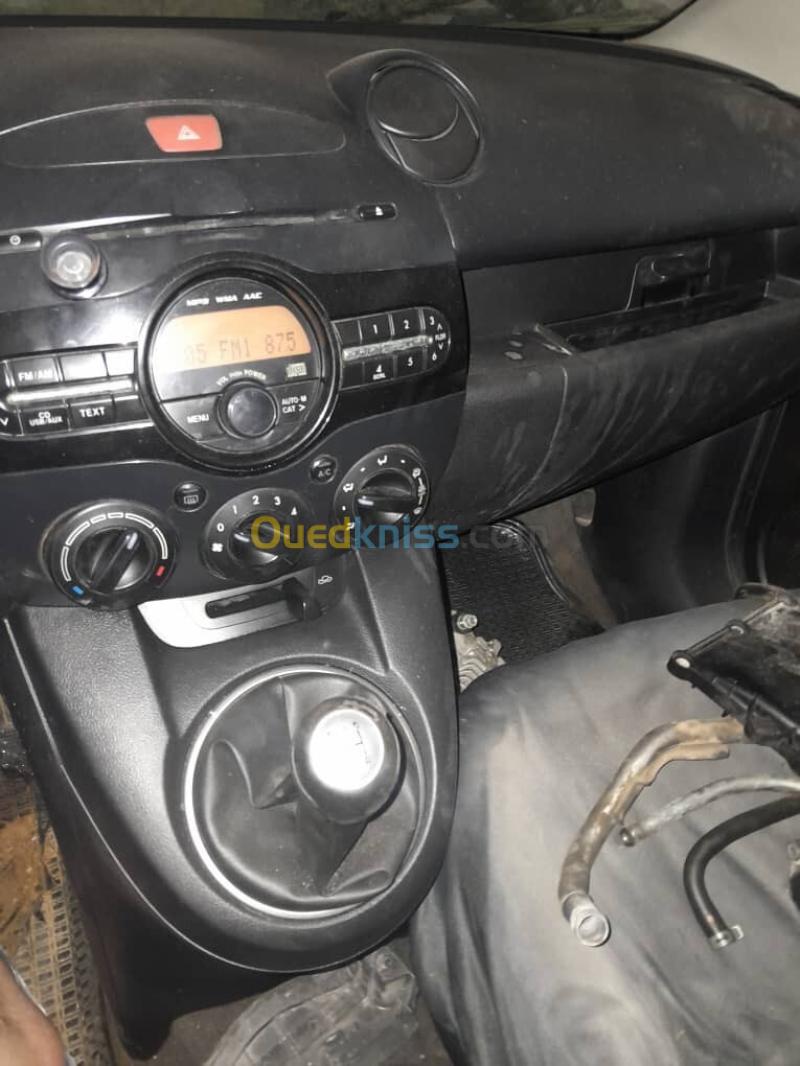 Mazda 2 box 2014  5
