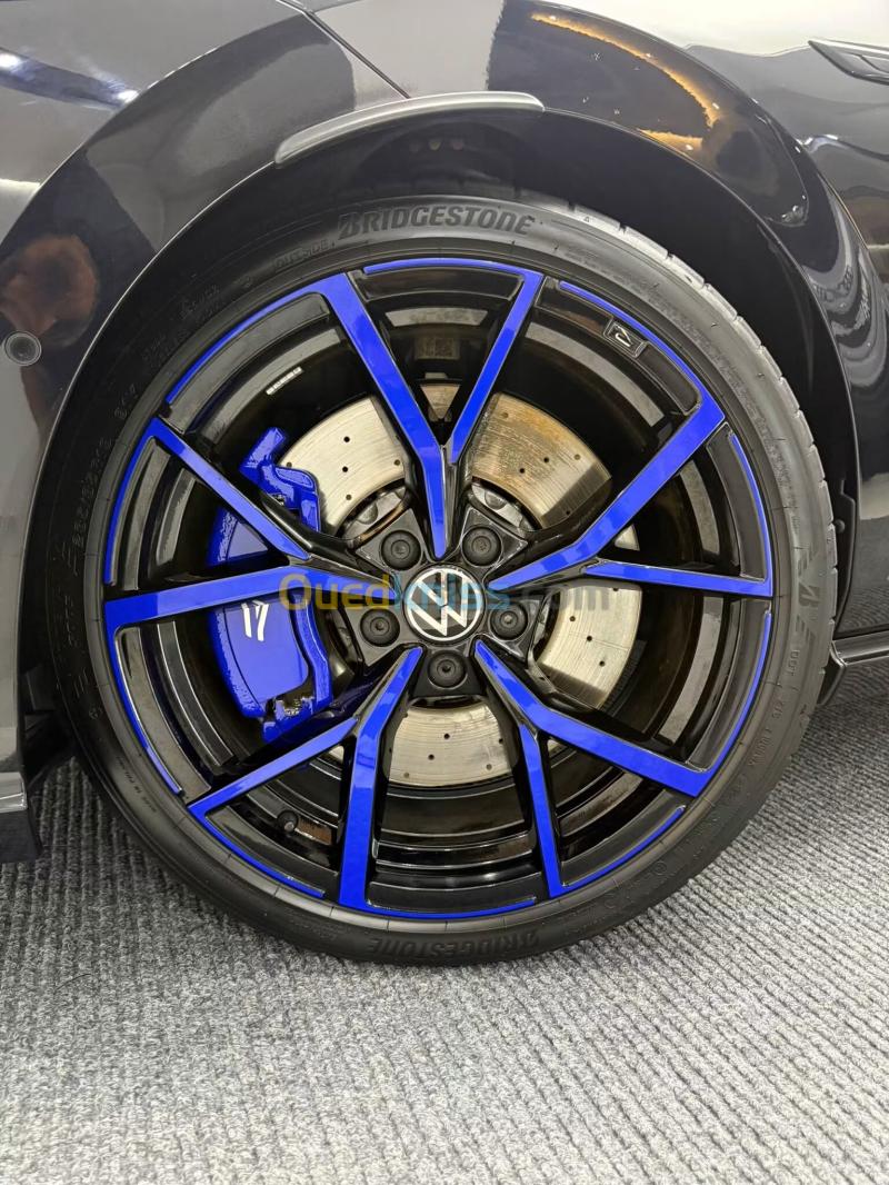 Volkswagen Golf 8 2024 R 20 Years Edition 14