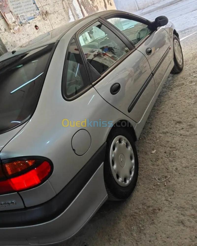 Renault Laguna 1 1999 Laguna 1 10