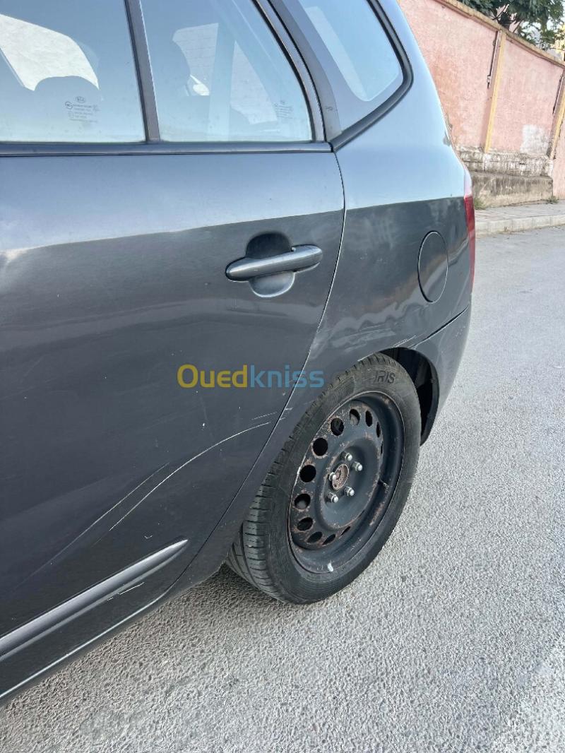 Kia Carens 2010  7