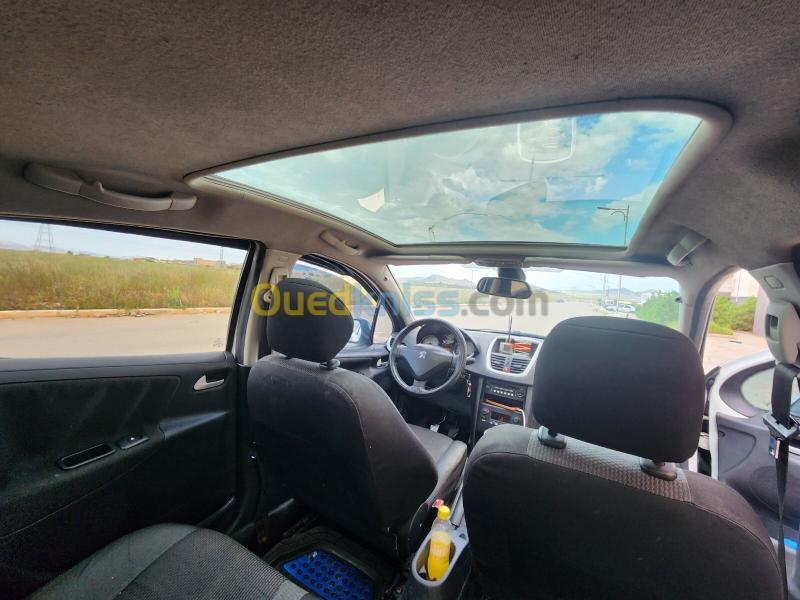Peugeot 207 2012  8