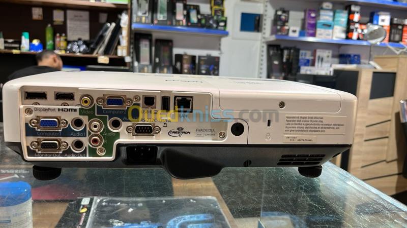 Datashow Epson EB-1930 , 517 heures d'utilisation 4