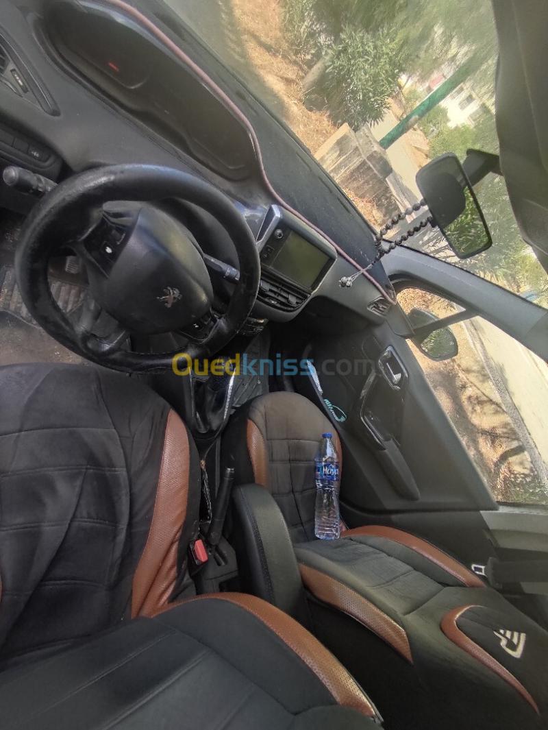Peugeot 208 2015 Active 3