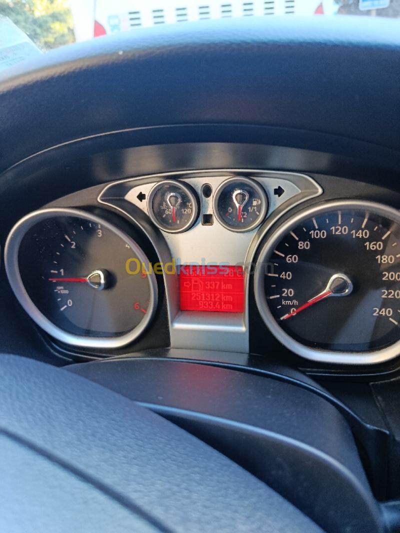Ford Focus 5 portes 2008  9
