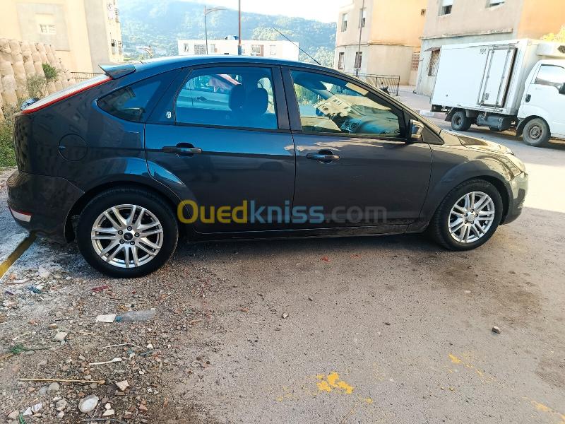 Ford Focus 5 portes 2008  3