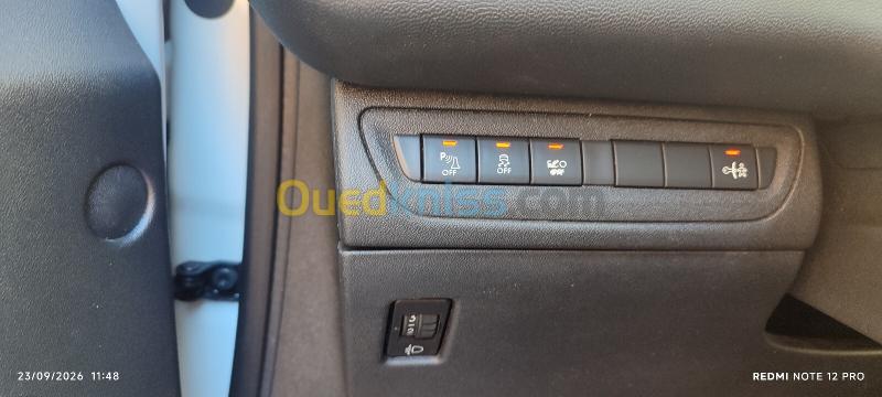 Peugeot 208 2019 Allure 8