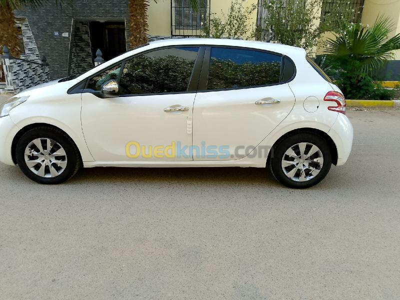 Peugeot 208 2015  10