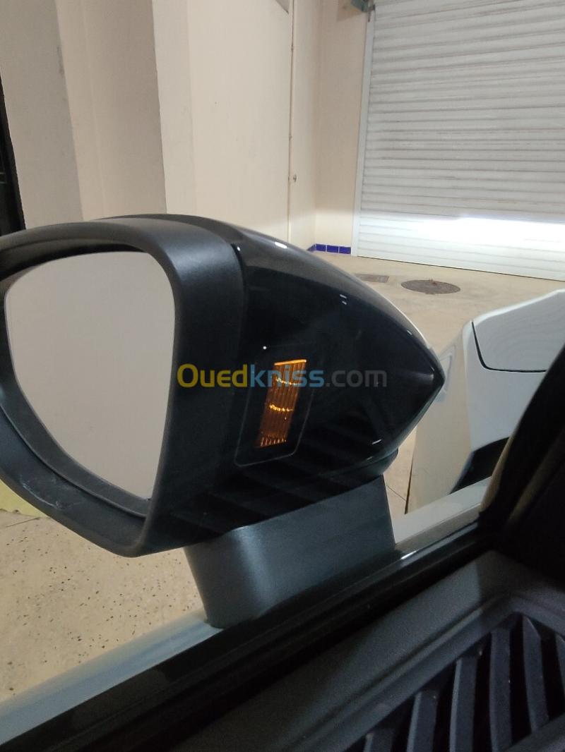 Audi A3 Sportback 2025 Flying spur Edition Premium  4